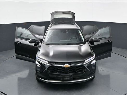 Used 2025 Chevrolet Trax LT w/ LT Convenience Package FWD image 42