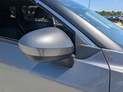 Used 2025 Nissan Rogue SV FWD image 11