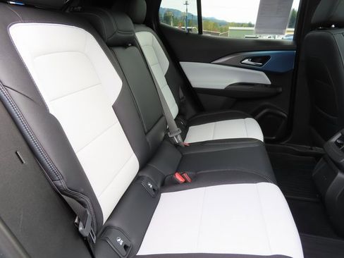 Certified 2025 Chevrolet Equinox EV LT w/ Convenience Package image 34