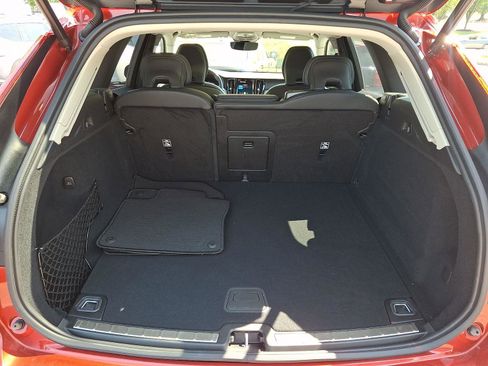 Certified 2025 Volvo XC60 B5 Ultra AWD/4WD image 28