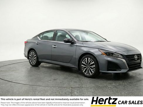 Used 2025 Nissan Altima 2.5 SV FWD image 1