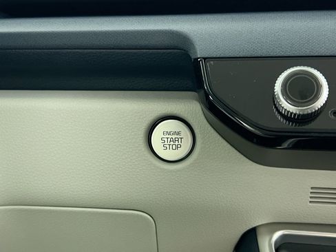 New 2026 Kia Carnival EX FWD image 21