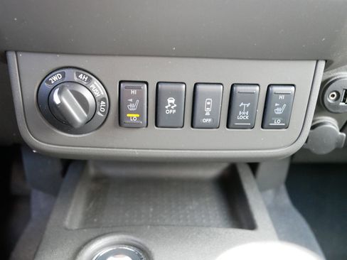 Certified 2021 Nissan Frontier PRO-4X w/ Pro-4x Utility Package image 31