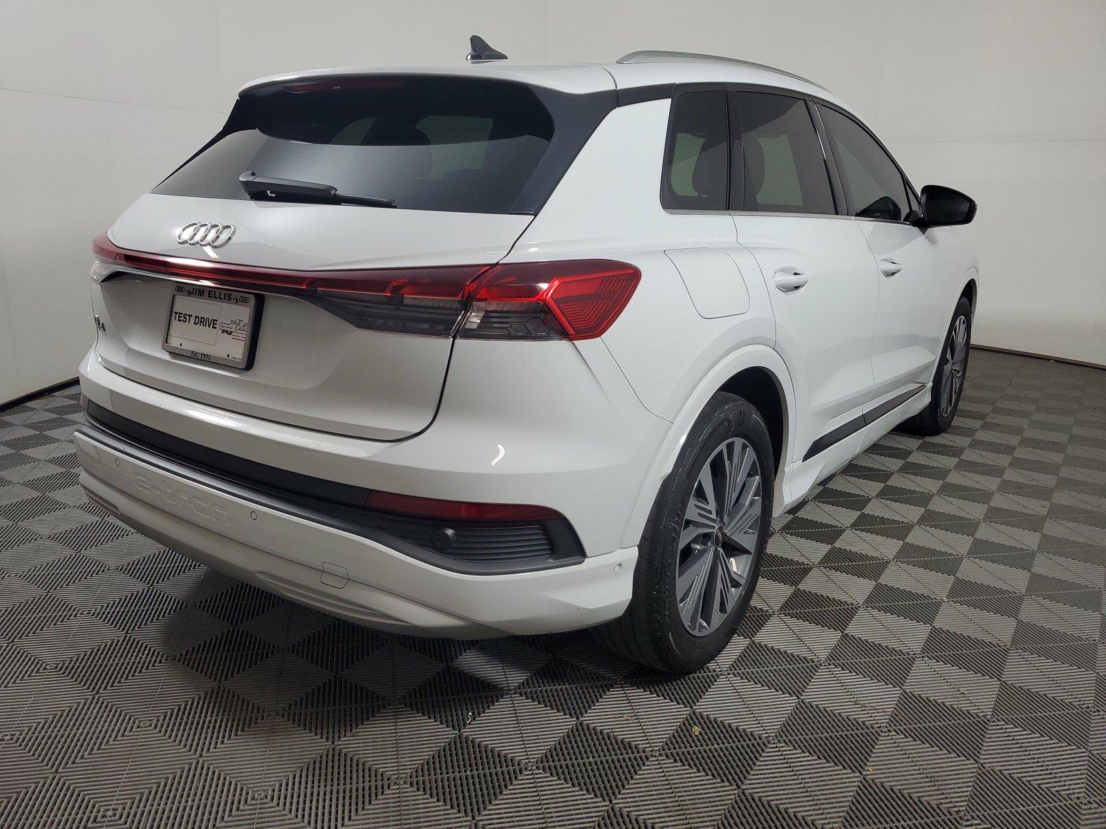 Used 2023 Audi Q4 e-tron Premium Plus w/ Premium Plus RWD image 6