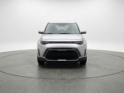 Used 2025 Kia Soul LX w/ LX Technology Package FWD image 2