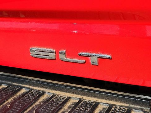 Used 2022 GMC Sierra 2500 SLT w/ SLT Preferred Package image 9