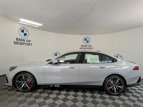 New 2027 BMW 550e xDrive AWD/4WD image 9