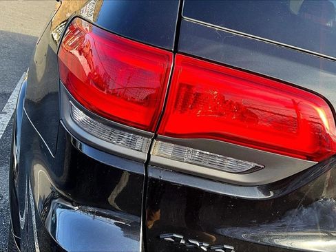 Used 2015 Jeep Grand Cherokee Altitude image 23