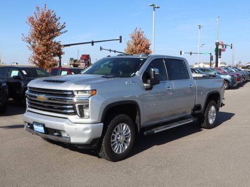 Used 2022 Chevrolet Silverado 2500 High Country w/ Safety Package II image 3