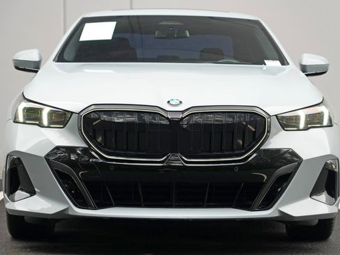 Used 2024 BMW 530i w/ M Sport Package RWD image 7