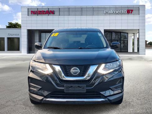 Used 2018 Nissan Rogue S image 2