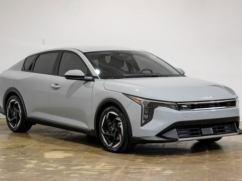 Used 2025 Kia K4 EX image 6