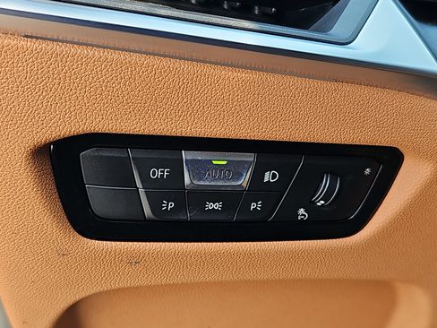 Used 2023 BMW 330i Sedan w/ M Sport Package image 25