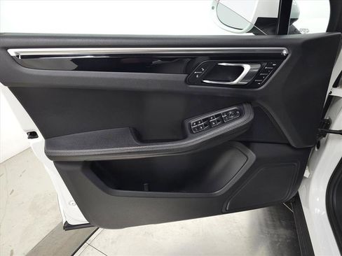Used 2018 Porsche Macan image 15