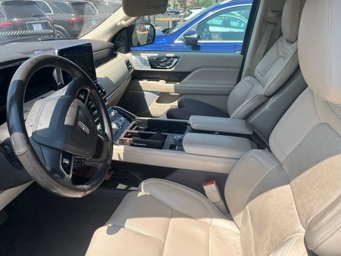 Used 2019 Lincoln Navigator Reserve AWD/4WD image 5