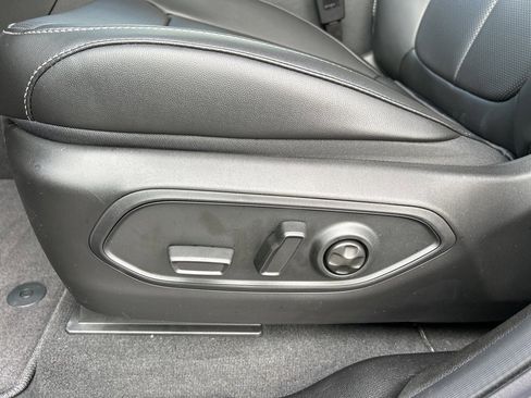 New 2025 Jeep Grand Cherokee L Limited w/ Luxury Tech Group II image 10