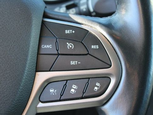 Used 2021 Jeep Cherokee Limited image 15