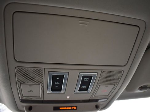 Used 2018 Jaguar F-PACE R-Sport image 29