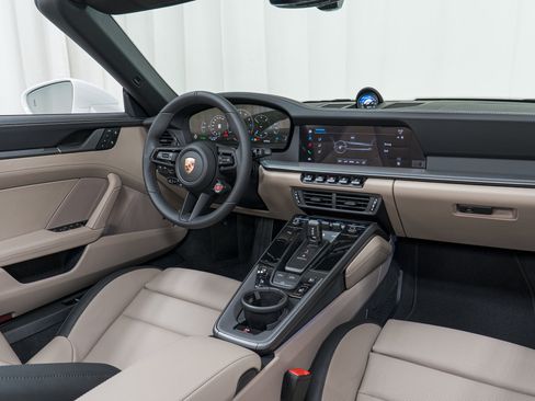 New 2026 Porsche 911 Carrera 4S image 18