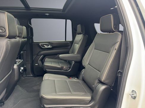 Used 2024 GMC Yukon XL SLT w/ SLT Luxury Package image 22