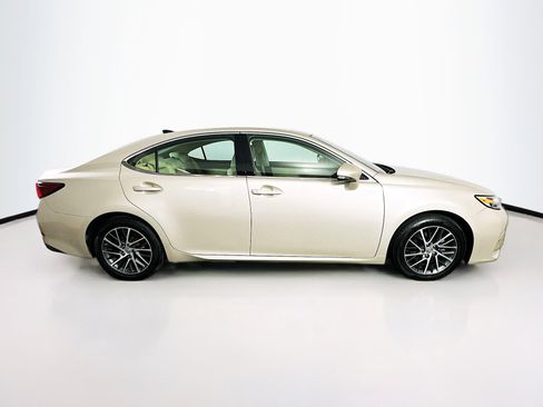 Used 2016 Lexus ES 350 w/ Navigation System Package image 10