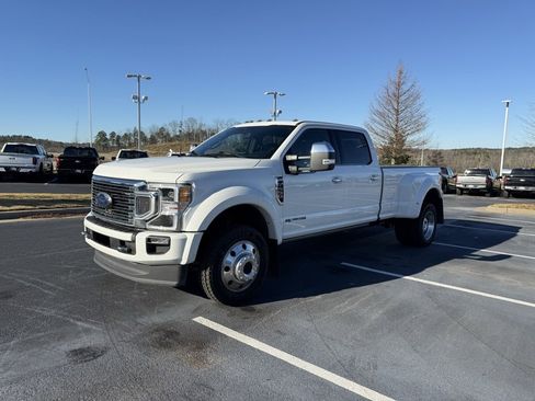 Certified 2022 Ford F450 Platinum w/ FX4 Off-Road Package image 3