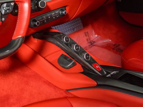 Used 2018 Ferrari 812 Superfast RWD image 19
