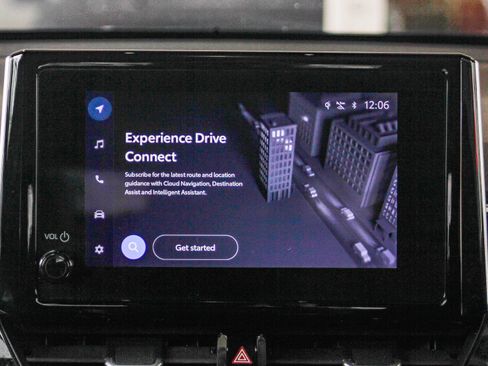 Used 2024 Toyota Corolla Cross XLE image 14