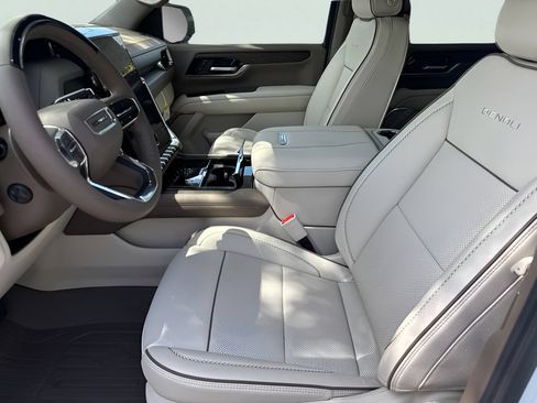 New 2026 GMC Yukon Denali w/ Denali Reserve Package AWD/4WD image 9
