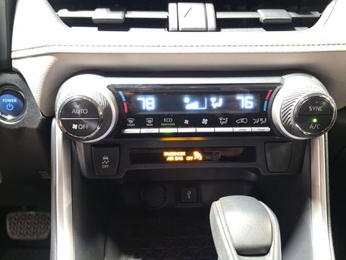 Used 2020 Toyota RAV4 XLE image 23