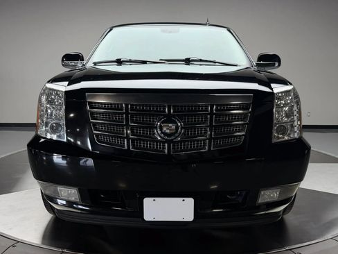 Used 2008 Cadillac Escalade AWD image 3