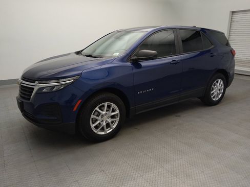 Used 2022 Chevrolet Equinox LS AWD/4WD image 2