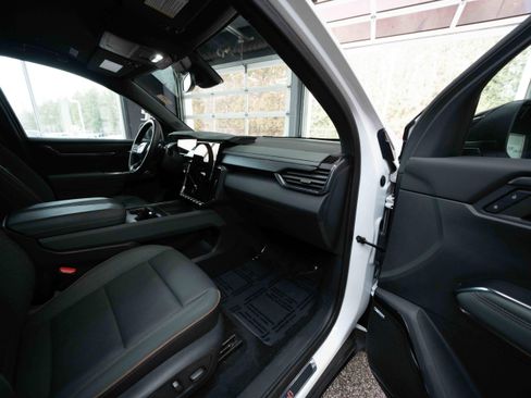 Used 2024 GMC Acadia AT4 w/ Luxury Package image 26