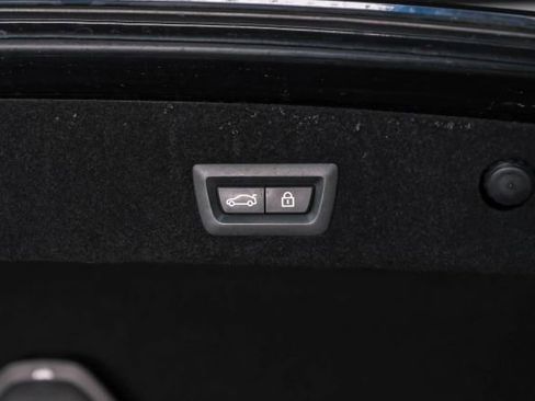 Used 2018 BMW M760i xDrive image 59