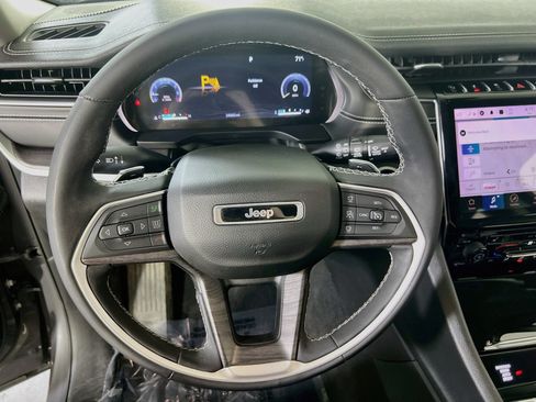 Used 2023 Jeep Grand Cherokee L Limited AWD/4WD image 11