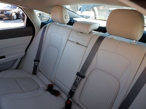 Used 2017 Jaguar XF Prestige image 8