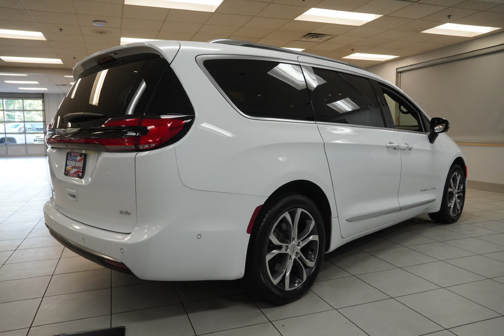 Used 2025 Chrysler Pacifica Pinnacle AWD/4WD image 17