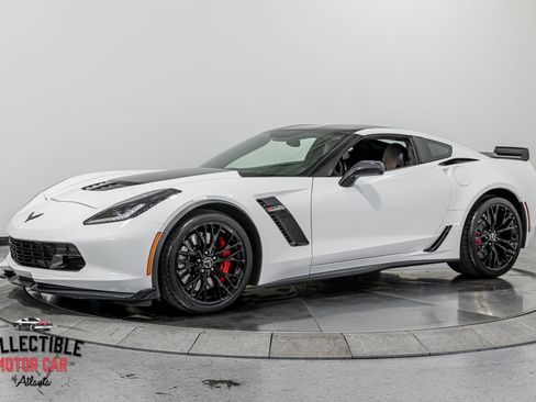 Used 2015 Chevrolet Corvette Z06 w/ 3LZ Preferred Equipment Group RWD image 10