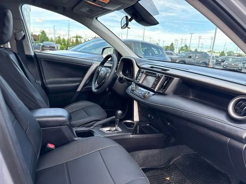 Used 2018 Toyota RAV4 XLE AWD/4WD image 24