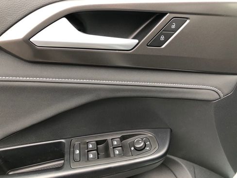 New 2026 Volkswagen Taos SE image 11