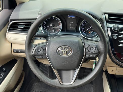 Used 2019 Toyota Camry LE FWD image 18