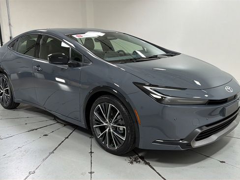 Certified 2025 Toyota Prius XLE image 3