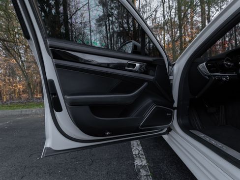 Used 2017 Porsche Panamera image 31