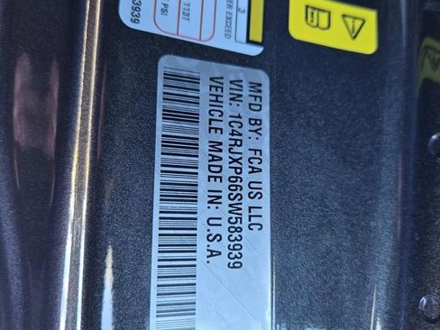 Used 2025 Jeep Wrangler Unlimited Sahara image 36