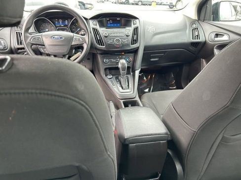 Used 2017 Ford Focus SE image 7