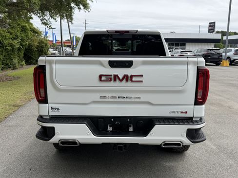 Used 2024 GMC Sierra 1500 AT4 w/ Technology Package AWD/4WD image 9