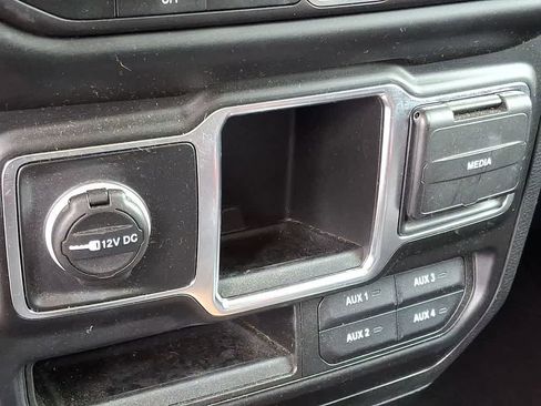 Used 2023 Jeep Wrangler Sport image 23