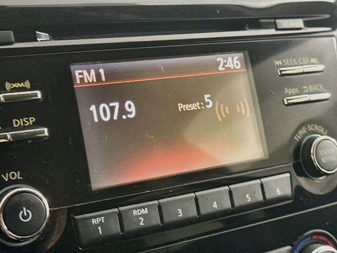 Used 2015 Nissan Rogue S FWD image 21