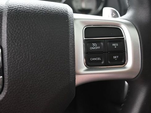 Used 2013 Dodge Challenger SXT RWD image 19