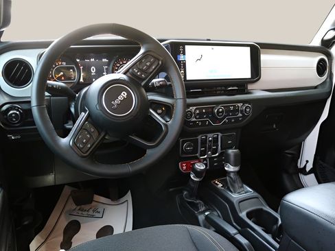 Used 2024 Jeep Gladiator Sport AWD/4WD image 14